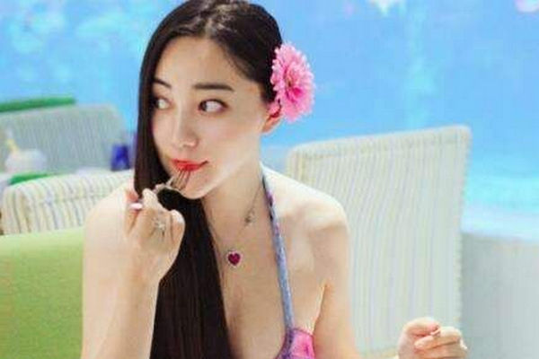 缩略图 | 女演员连发17条微博曝北电副教授骗色