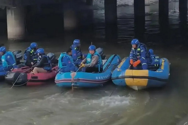 缩略图 | 离异夫妻夜晚相继坠河，男子溺亡，女子失联18天后遗体被找到！