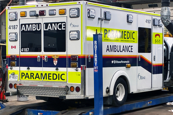 缩略图 | 疯掉！渥太华老人快疼死，救护车来了掉头又开走？！加拿大医疗系统太魔怔啦！