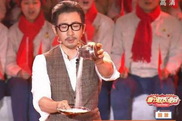 缩略图 | 【视频】刘谦春晚魔术把矿泉水变葡萄酒揭秘