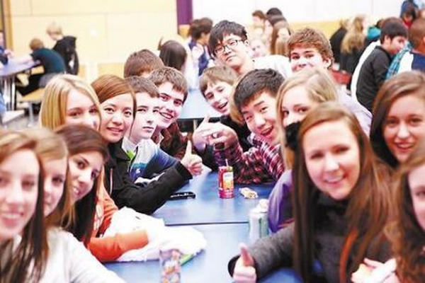 缩略图 | 华人在海外无法融入主流社会？一个流行的谎言