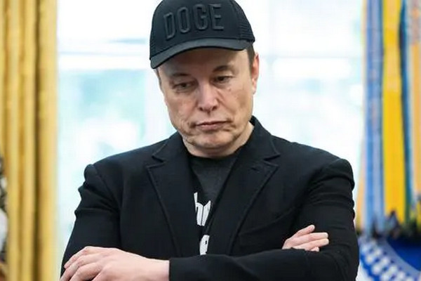 缩略图 | 马斯克公开认错：批评特朗普的帖文太过分！网友P图调侃“兄弟情深”！