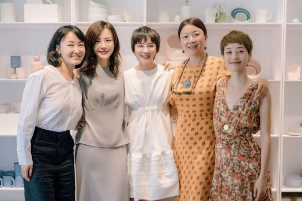 缩略图 | 马伊琍与梅婷同框自夸鲜嫩依旧，两位40+女神大胆炫素颜超自信
