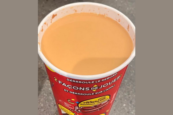 缩略图 | 炸锅！Tim Hortons员工被曝用"二手杯"装咖啡，垃圾桶捡回再用！