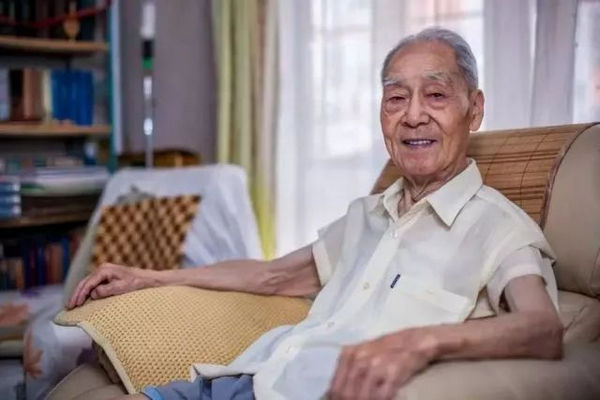 缩略图 | 中国翻译界泰斗许渊冲逝世，享年100岁！