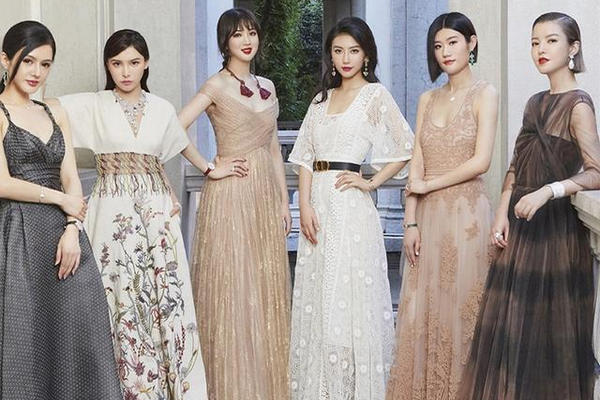 缩略图 | 任正非小女儿登名媛封面！C位她只占一半，旁人来头不小