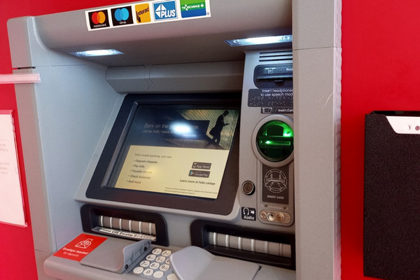 缩略图 | 不可思议！加拿大89岁老人被诈170万元，家属怒斥CIBC与RBC失职！