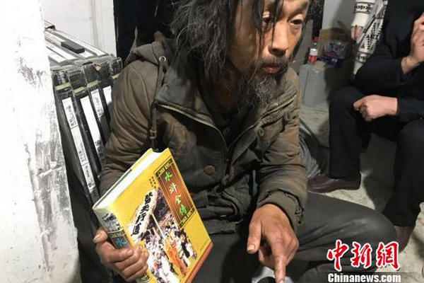 缩略图 | 上海“博学流浪汉”爆红网络：“我真不想红”