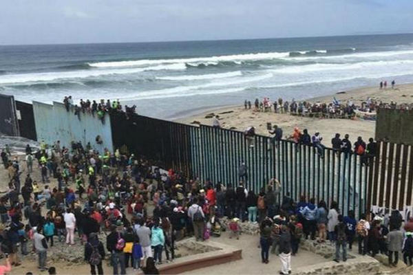 缩略图 | 墨西哥总统拒绝谈论"边境墙"：这是美国自家事