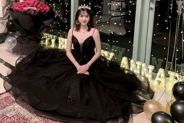 缩略图 | 任正非小女儿登时尚杂志封面，肤白貌美名媛范足