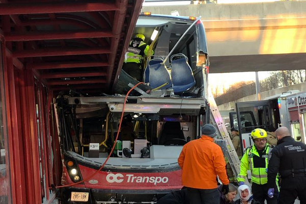 缩略图 | 【视频】渥太华双层公交车又出重大车祸：3人死亡，至少23人受伤！