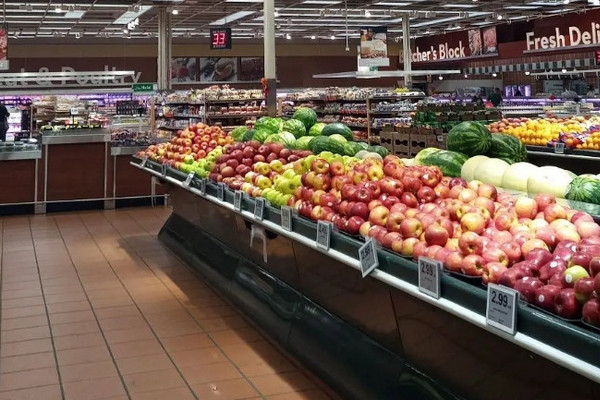 缩略图 | 数千人拖行李箱排队领粮，通胀危机下加拿大中产也吃不起饭！