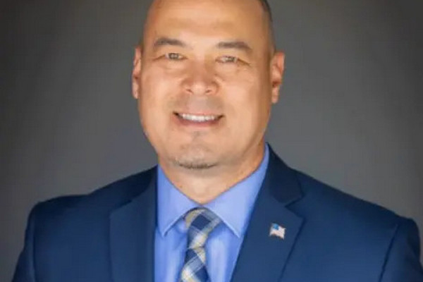 缩略图 | 美国亚裔混血市长演讲时倒地身亡：随身带计算器，被称为“技术通才”