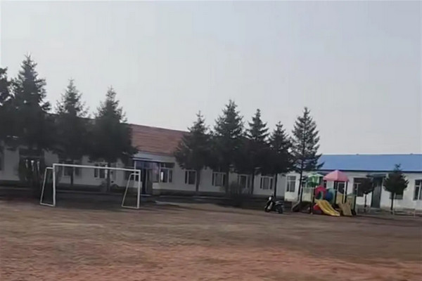 缩略图 | 长春一乡村小学就一个娃上学，当地回应！