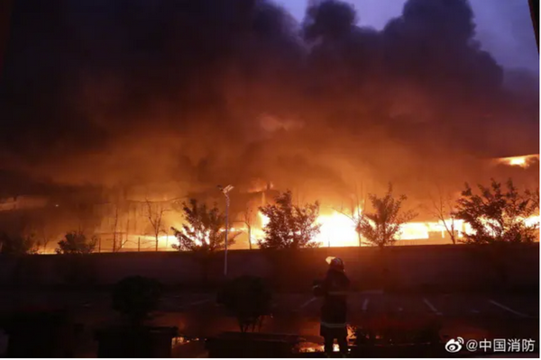 缩略图 | 河南安阳火灾38人死亡！逃生女工讲述：剪断铁丝跳墙逃生