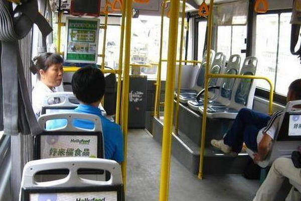 缩略图 | 印度女孩到中国旅游，搭公交时竟提出无理要求！网友：这是在中国