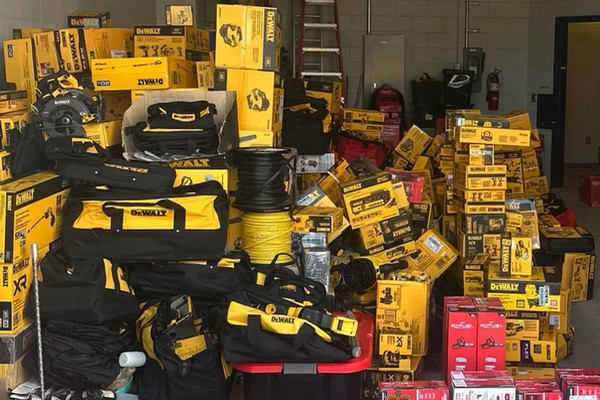 缩略图 | 大批"辛格"被捕！Home Depot盗窃频发，警方追回超30万商品！