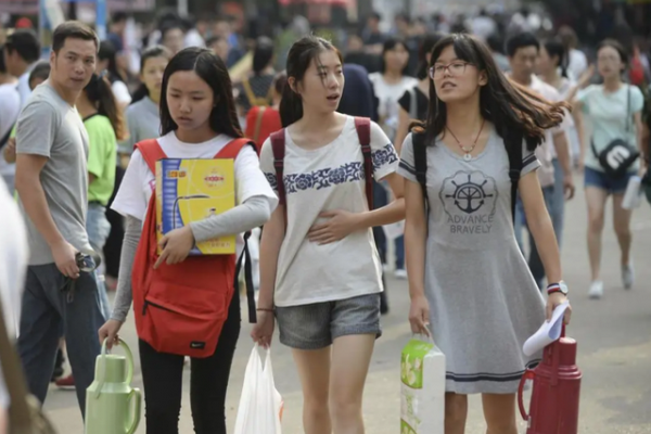 缩略图 | 10个新生6个是女生，为什么大学里的女生越来越多？