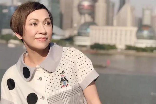 缩略图 | 与周润发闪婚闪离，今她与小22岁男友很幸福