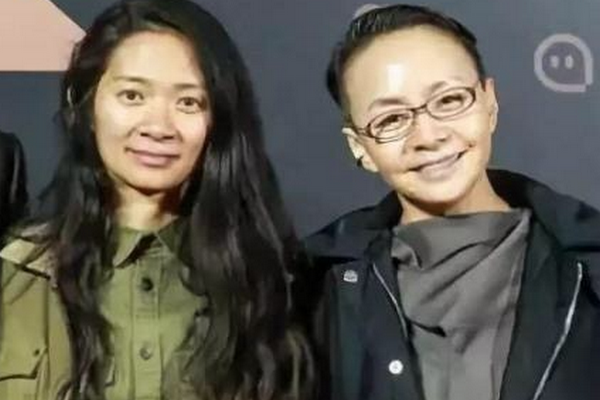 缩略图 | 宋丹丹祝贺女儿赵婷斩获金球两项大奖：你是我们家的传奇