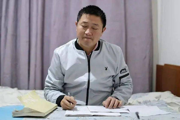 缩略图 | 数学天才成名后五年：离婚，被骗去研究赌博