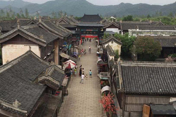 缩略图 | 国内影视公司大洗牌：热钱“弃剧”，横店萧条