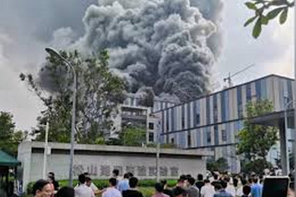 缩略图 | 官方通报“东莞松山湖华为一在建工地起火”：已致3死