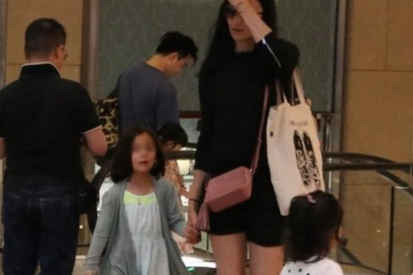 缩略图 | 吴彦祖6岁混血女儿罕见曝光！五官深邃像极爸爸