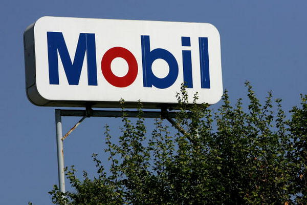 缩略图 | 美孚石油公司在伊拉克遭火箭弹袭击