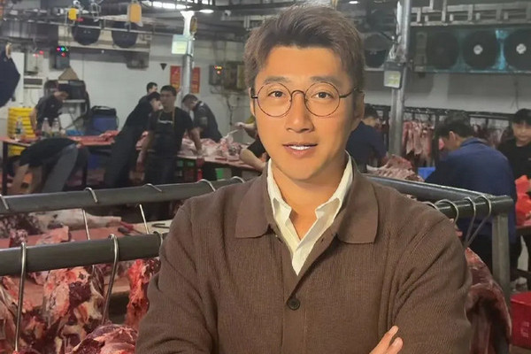 缩略图 | 前TVB艺人摆摊卖鸡爪，感谢妻子不离不弃！