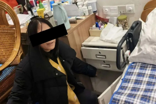 缩略图 | 保姆偷走老人7根金条，还转走近19万元！被抓后狡辩：他送我的！