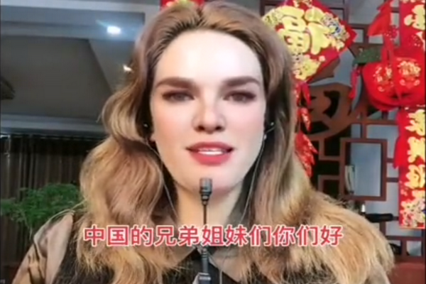 缩略图 | 吸粉200万的“俄罗斯美女”，原来是个中国人