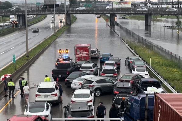 缩略图 | 怪兽级暴雨袭击蒙特利尔：全城几乎瘫痪，华人社区损失惨重！