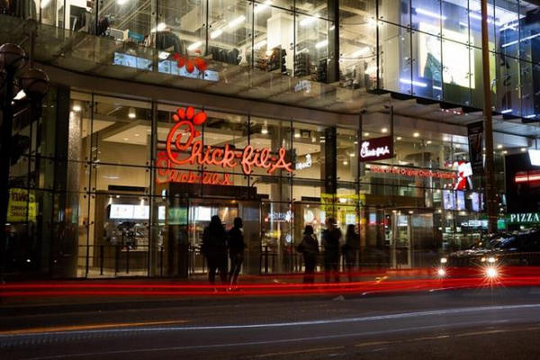 缩略图 | 爆火炸鸡店宣布在加拿大狂开新店，欲雇超1000名新员工