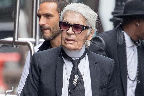 缩略图 | 香奈儿艺术总监“老佛爷”卡尔·拉格斐去世