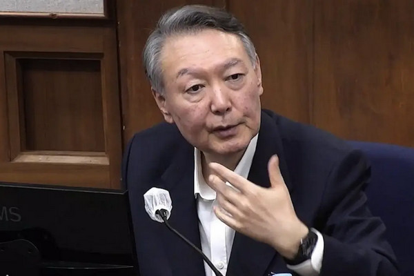 缩略图 | 尹锡悦被曝在狱中继续收钱：8个月“吸金”超12亿韩元！