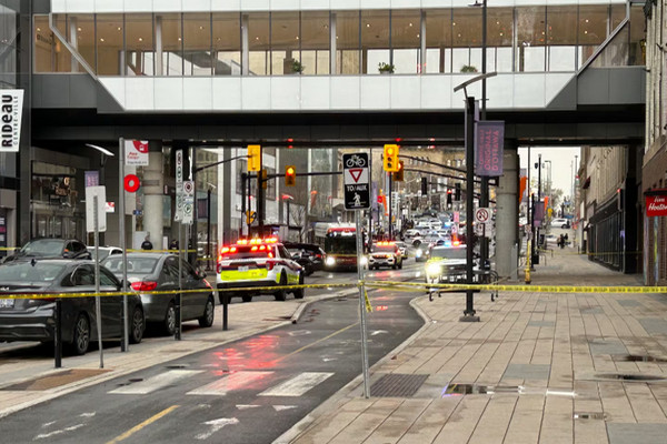 缩略图 | 【突发】渥太华Rideau Centre附近发生枪击，一名男子被警察开枪击中！