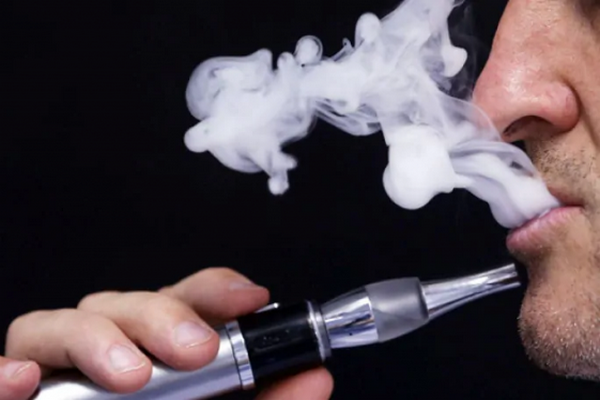 缩略图 | 加拿大卫生部警告电子烟危害：如有不适，立刻就医！