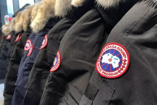 缩略图 | 暖心！国民品牌加拿大鹅转产1万套防护服，免费送给医护一线人员！