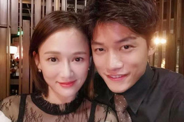 缩略图 | 陈乔恩熊抱男友一脸甜蜜，女神穿白蓬公主裙“孕味浓”
