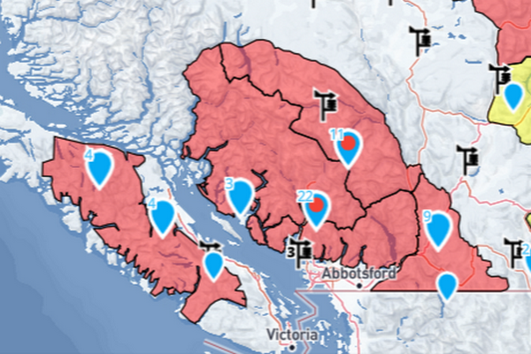 缩略图 | 小心！加拿大滑雪胜地黑梳山发生两起雪崩，六人被埋！