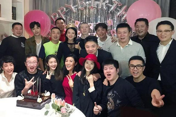 缩略图 | 密谋大事？章子怡汪峰约刘强东夫妇，于冬金巧巧随行作陪