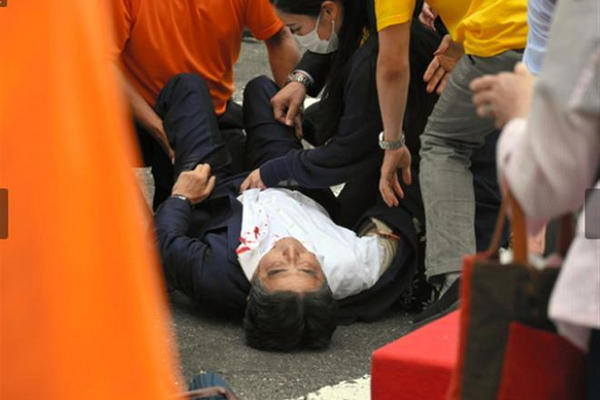 缩略图 | 日本前首相安倍晋三遇刺身亡，终年67岁