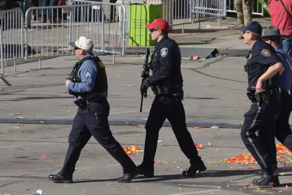 缩略图 | 美国密苏里州堪萨斯市超级碗胜利巡游爆枪击：至少1死15人受伤
