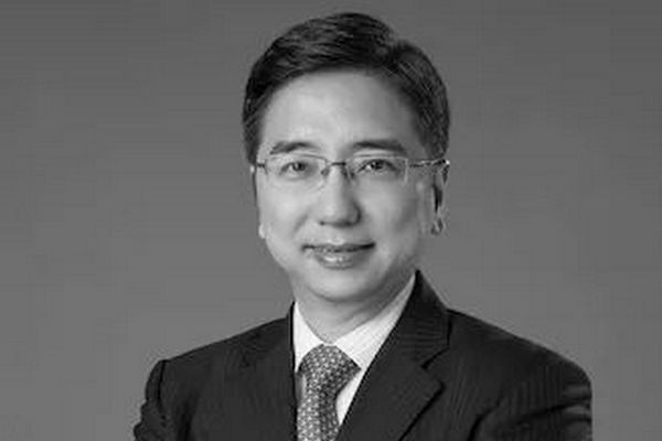 缩略图 | 上海电气总裁去世，知情人称系跳楼身亡！