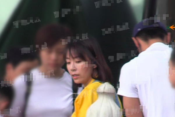 缩略图 | 姐弟恋？宁泽涛女友正面照曝光，开豪车短发略沧桑