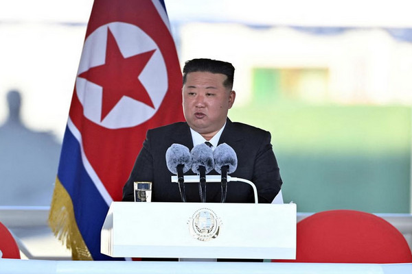 缩略图 | 朝鲜新建驱逐舰下水发生严重事故，金正恩谴责“犯罪行为”！