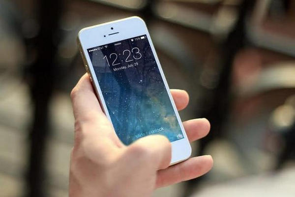 缩略图 | 俄罗斯iPhone用户起诉苹果索赔百万：苹果让我变成gay！