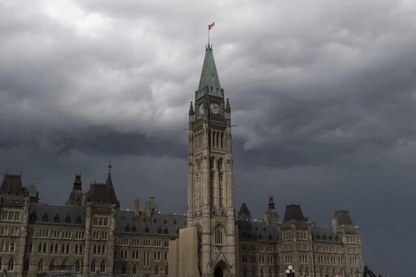 缩略图 | 加拿大财长透露：新预算中包含联邦政府大裁员计划，可能高达上万人！