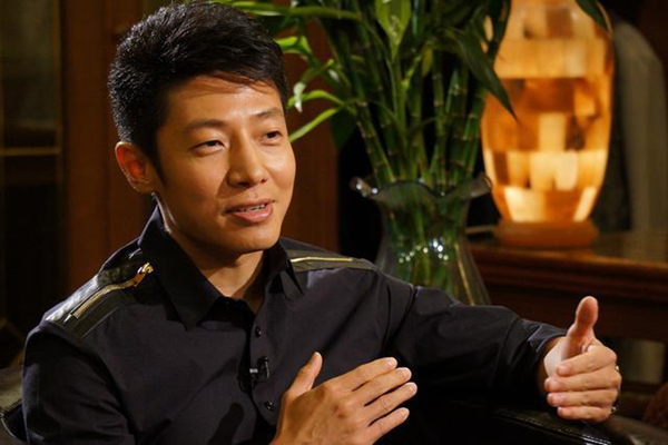 缩略图 | 撒贝宁陪妻子在加拿大，双眼通红发声：为武汉加油，武汉人三个字承受了太大的压力！